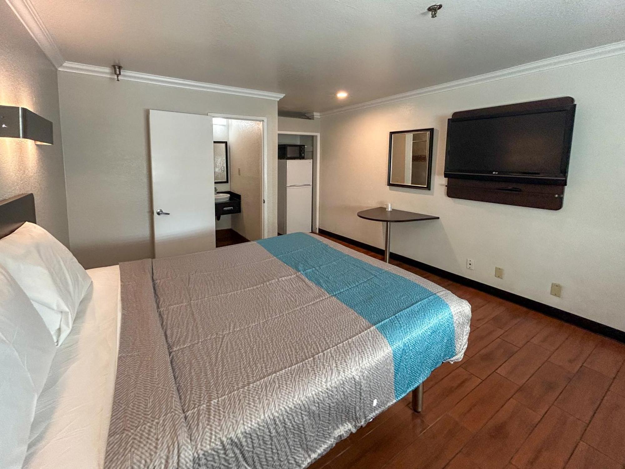 Motel 6 Ontario Ca Convention Center Airport Экстерьер фото
