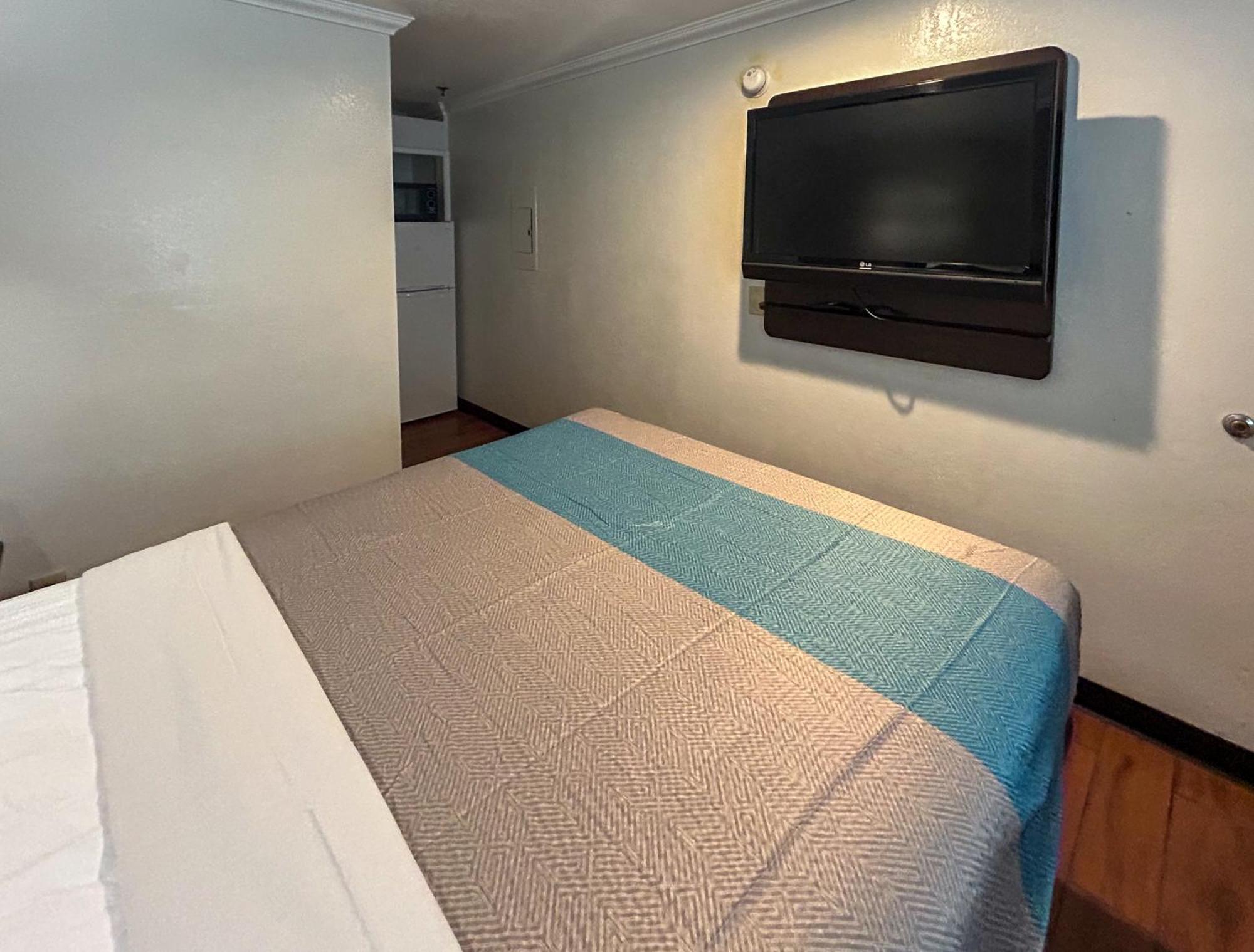 Motel 6 Ontario Ca Convention Center Airport Экстерьер фото