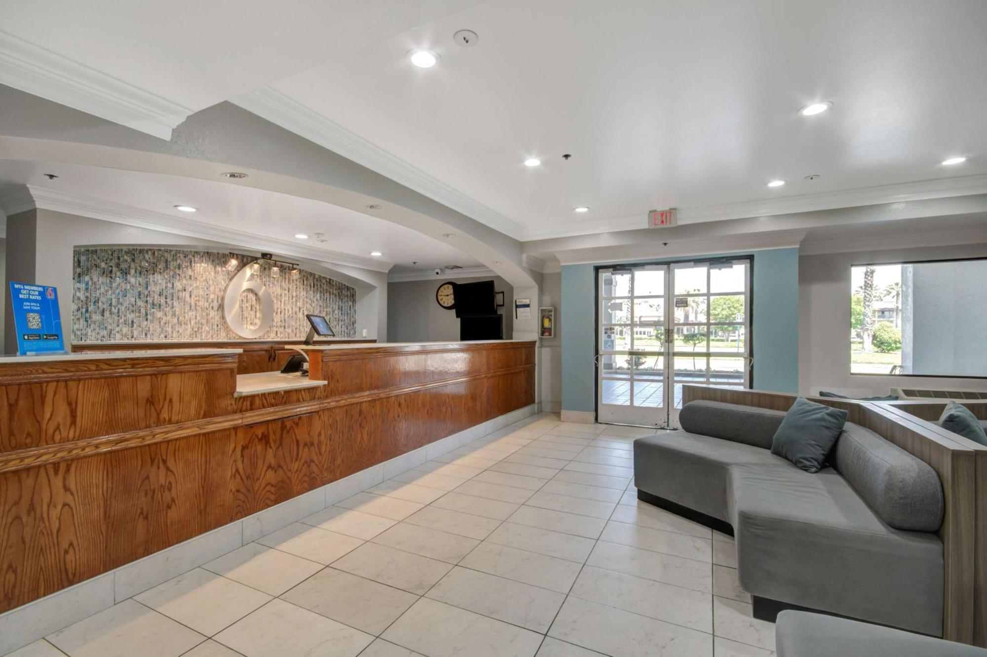 Motel 6 Ontario Ca Convention Center Airport Экстерьер фото