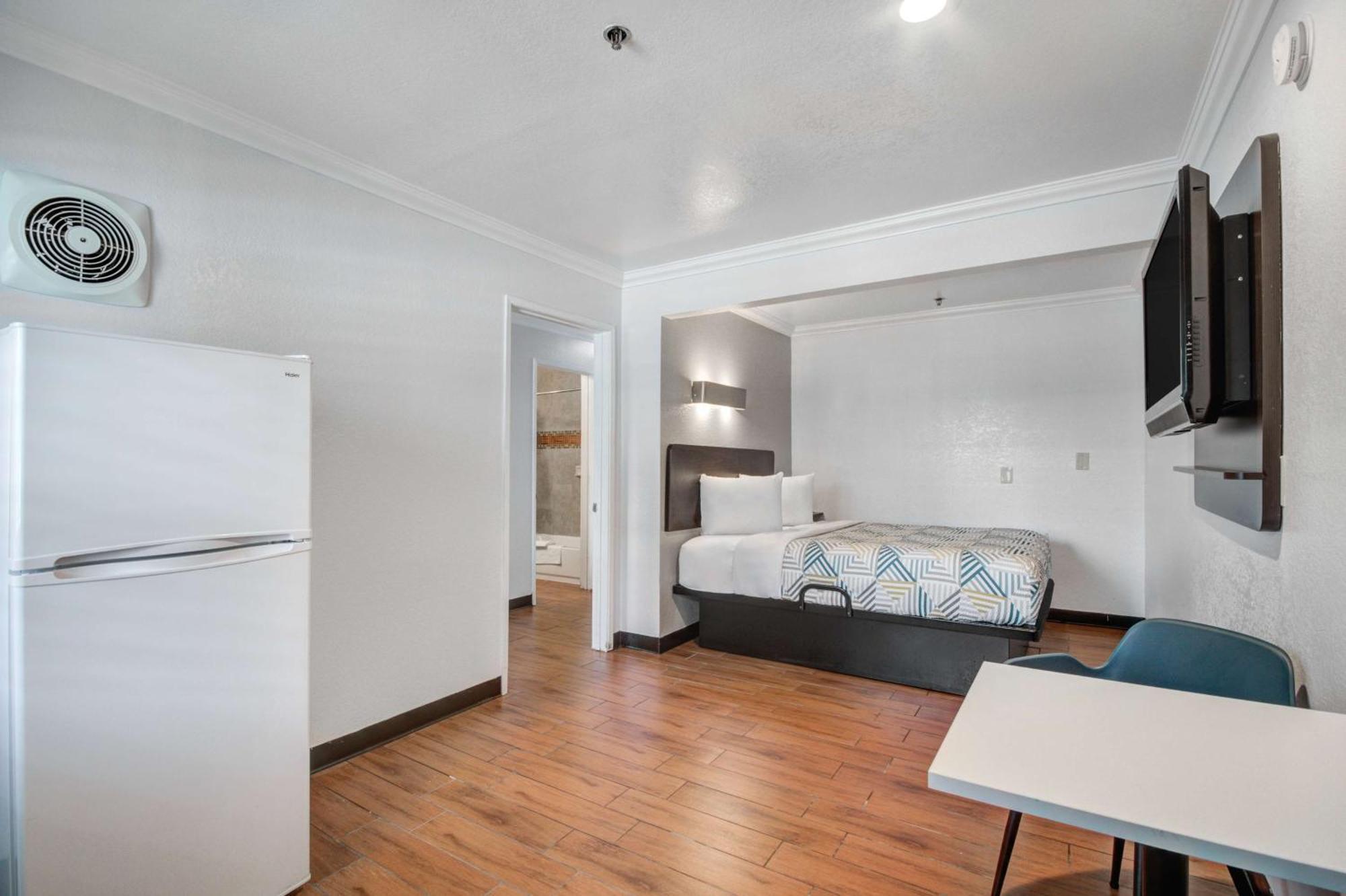 Motel 6 Ontario Ca Convention Center Airport Экстерьер фото